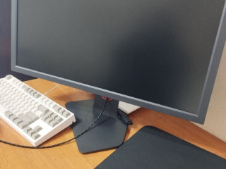 monitor-benq-2411k-144hz-dyac-sostoianie-ideal