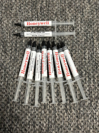 termopastu-s-fazovym-perexodom-kotoraia-ne-podverzenna-effektu-pump-out-honeywell-ptm7950-sp-big-0