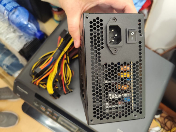 prodam-blok-pitaniia-antec-atom-v750-750w-novy-sniat-s-novogo-korpusa-sli-v-komplekte-s-korpusami-big-4