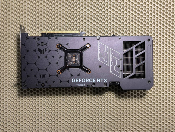 videokartu-asus-tuf-rtx-4070-super-big-2