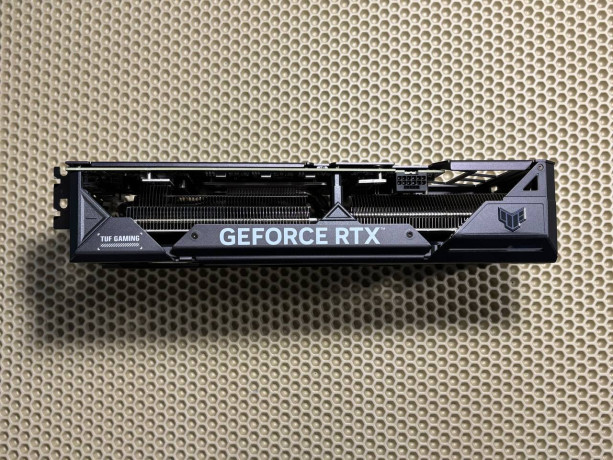 videokartu-asus-tuf-rtx-4070-super-big-1