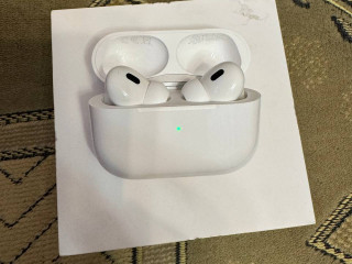 prodam-nausniki-apple-airpods-pro-2gen-lightning-novye-pokupal-v-evrike-raspakoval-dlia-proverki