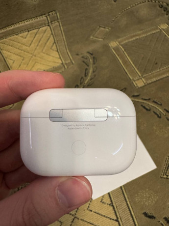 prodam-nausniki-apple-airpods-pro-2gen-lightning-novye-pokupal-v-evrike-raspakoval-dlia-proverki-big-1