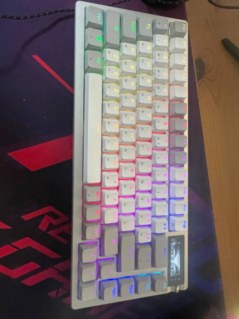 prodaiu-igrovuiu-klaviaturu-asus-rog-azoth-otlicnoe-sostoianie-s-polnym-komplektom-problem-s-neiu-ne-big-0
