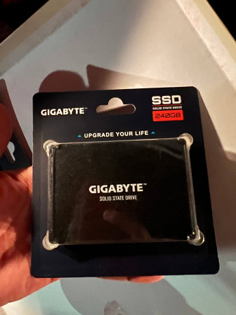 ssd-gigabyte-240gb-9k-big-0