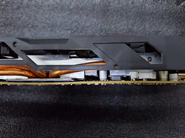 videokarta-gigabyte-rx-590-gaming-8g-rev-20-big-3