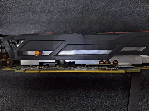 videokarta-gigabyte-rx-590-gaming-8g-rev-20-big-4