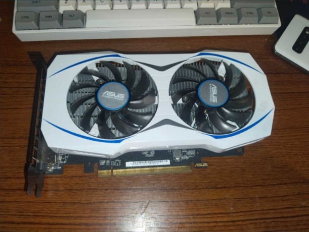 vidiaxu-v-asus-dual-ispolnenii-na-foto-biudzet-do-35-40k-big-0