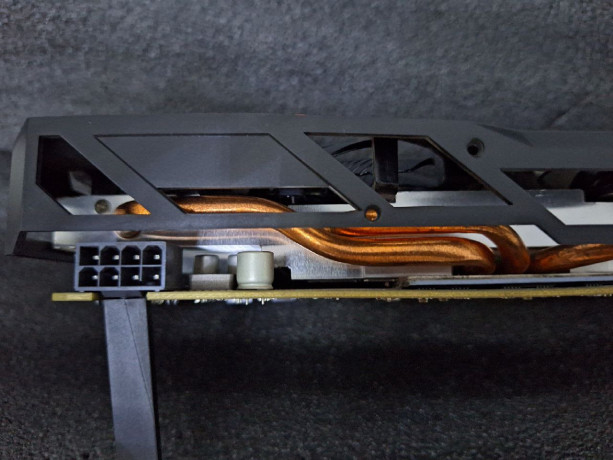 videokarta-gigabyte-rx-590-gaming-8g-rev-20-big-2