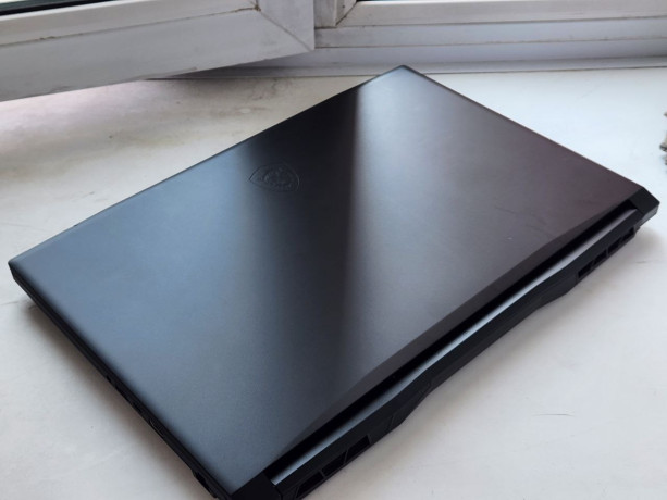 igrovoi-noutbuk-msi-katana-gf76-11ue-big-2