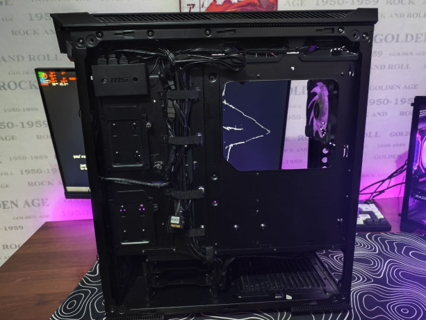 v-prodaze-mid-tower-korpus-msi-mpg-gungnir-100-v-cernom-ispolnenii-xorosii-prostornyi-korpus-s-tol-big-2