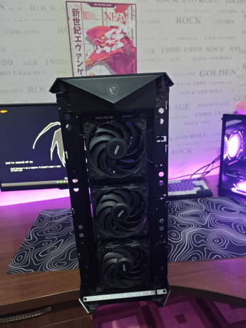 v-prodaze-mid-tower-korpus-msi-mpg-gungnir-100-v-cernom-ispolnenii-xorosii-prostornyi-korpus-s-tol-big-1