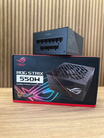 prodam-blok-pitaniia-asus-rog-strix-550w-stoiala-v-sborke-15-goda-domasnego-ispolzovaniia-ne-vskryval-big-0