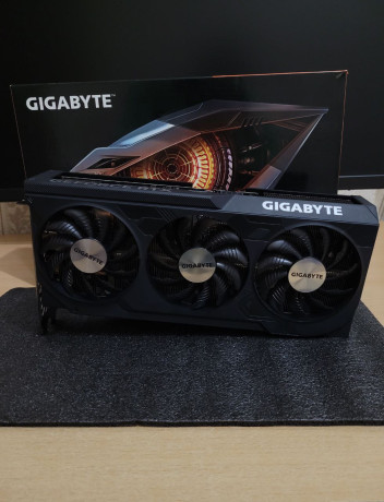 prodam-videokartu-gigabyte-rtx-4070-12gb-sostoianie-novoi-na-rodnoi-plombe-est-korobka-est-garan-big-0