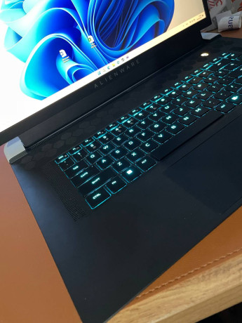 dell-alienware-x17-r2-big-2