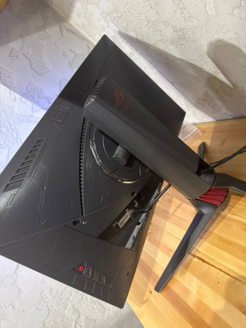 monitor-asus-rog-245-240mhz-v-otlicnom-sostoianii-korobki-net-big-1