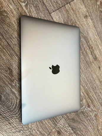 macbook-air-13-otlicnoe-sostoianie-big-0
