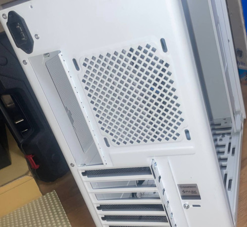 prodam-korpus-gamemax-meshbox-white-3-belye-14-diuimovye-kulera-fractal-design-big-2