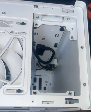 prodam-korpus-gamemax-meshbox-white-3-belye-14-diuimovye-kulera-fractal-design-big-4