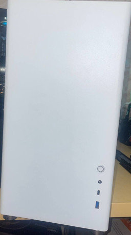 prodam-korpus-gamemax-meshbox-white-3-belye-14-diuimovye-kulera-fractal-design-big-0