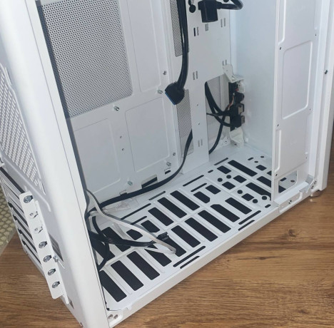 prodam-korpus-gamemax-meshbox-white-3-belye-14-diuimovye-kulera-fractal-design-big-3