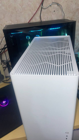 prodam-korpus-gamemax-meshbox-white-3-belye-14-diuimovye-kulera-fractal-design-big-1