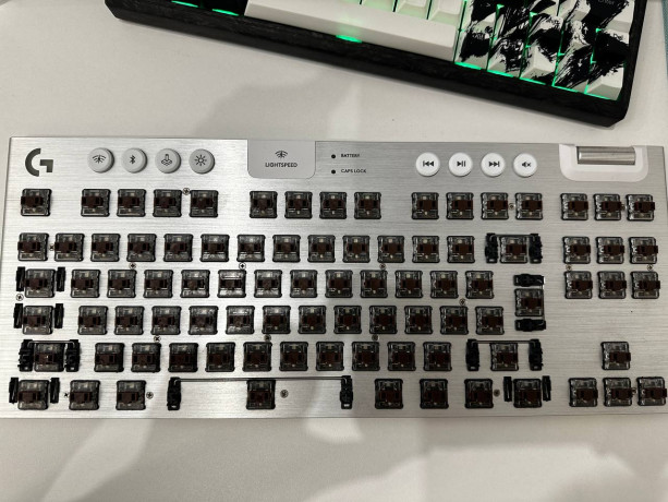 prodam-klaviatury-logitech-g915-tkl-big-3