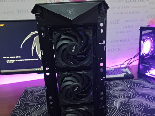 v-prodaze-mid-tower-korpus-msi-mpg-gungnir-100-v-cernom-ispolnenii-xorosii-prostornyi-korpus-s-tol