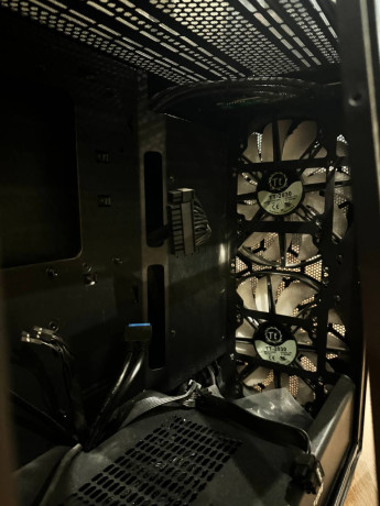 korpus-thermaltake-commander-c32-tg-argb-edition-sostoianie-xorosee-bu-polnyi-komplekt-vse-rabo-big-1