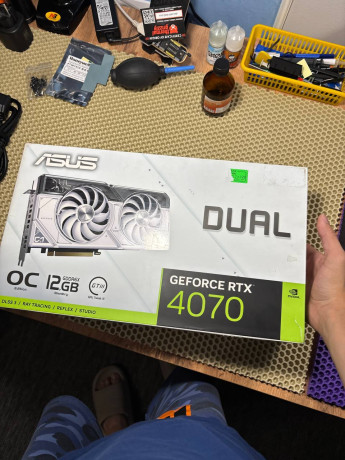 asus-dual-rtx-4070-white-big-3