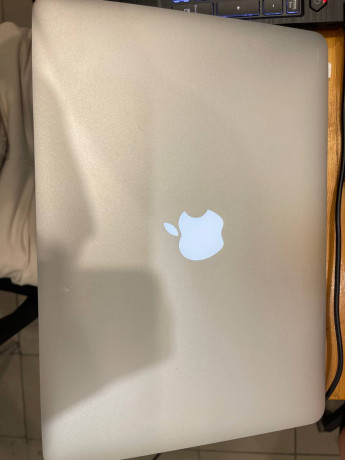 prodaiu-macbook-air-13-model-a1466-early-2015-nadeznyi-i-kompaktnyi-noutbuk-dlia-uceby-raboty-big-0
