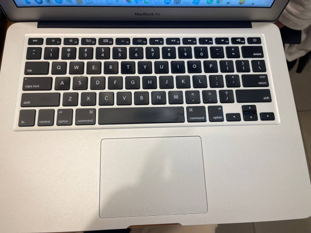 prodaiu-macbook-air-13-model-a1466-early-2015-nadeznyi-i-kompaktnyi-noutbuk-dlia-uceby-raboty-big-4