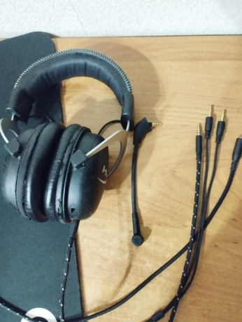 nausniki-hyperx-cloud-silveranalog-cloud-core-big-0