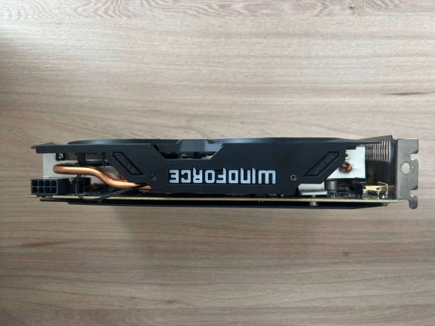 dve-video-karty-gigabyte-windforce-ati-radeon-r9-380-192-bit-4gb-big-2