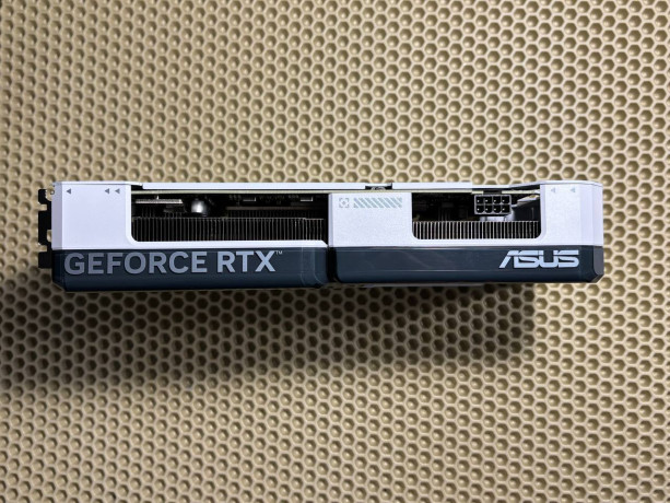 asus-dual-rtx-4070-white-big-2