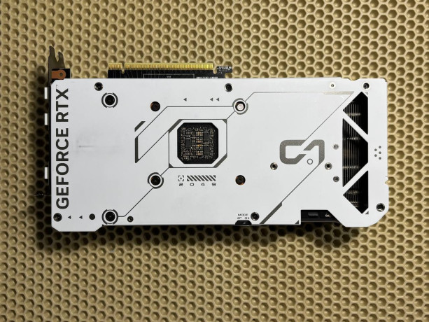 asus-dual-rtx-4070-white-big-1
