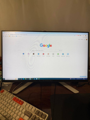 bu-monitor-v-idealnom-sostoianii-bez-defektov-big-0