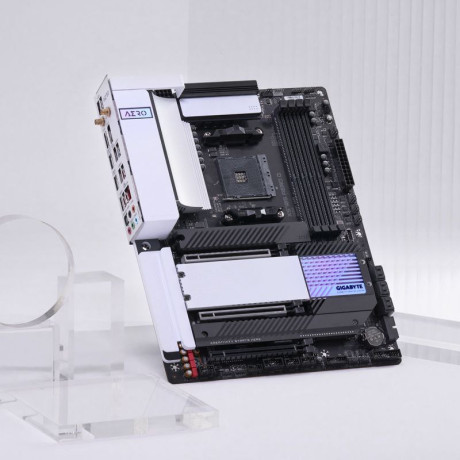 gigabyte-x570-aero-big-0
