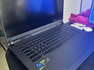 prodam-asus-rog-striks-18-diuimov