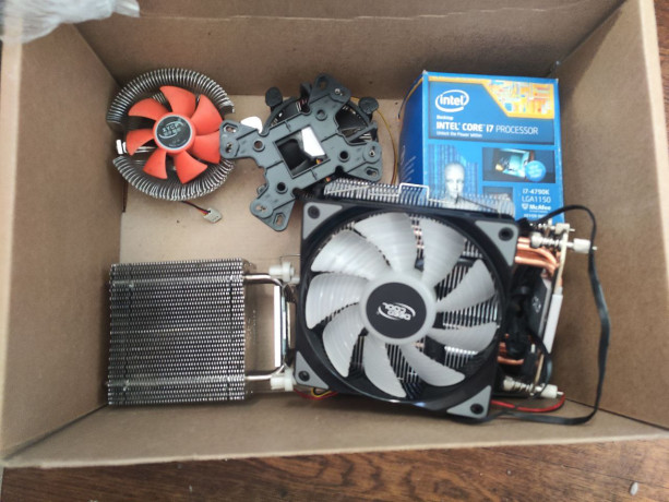 korobka-s-raznymi-kulerami-sredi-krutogo-tut-deepcool-gammax-kakoi-to-tam-iz-minusov-krepleniia-to-big-1