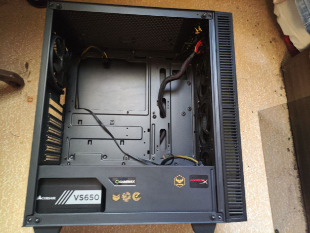 prodam-igrovoi-korpus-ot-gamemax-s-4-mia-kulerami-i-blokom-pitaniia-ot-corsair-na-650-vat-steklo-est-big-0