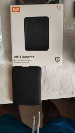 prodam-vnesnii-zestkii-disk-wd-elements-na-1tb-s-kosiakom-big-0