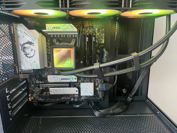 processor-ryzen-7-7800x3d-8-iader-16-potokov-big-1