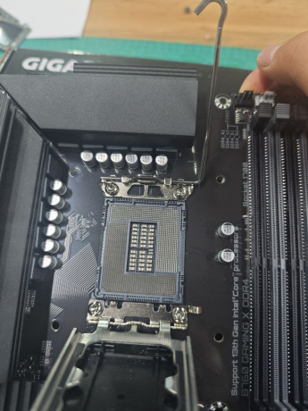 mat-plata-b760-gaming-x-ddr4-big-1