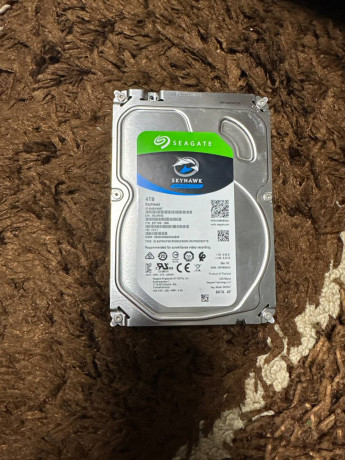 prodam-zestkii-disk-seagate-skyhawk-4tb-big-0