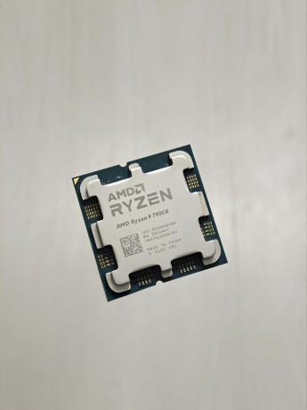 processor-amd-ryzen-9-7900x-big-0