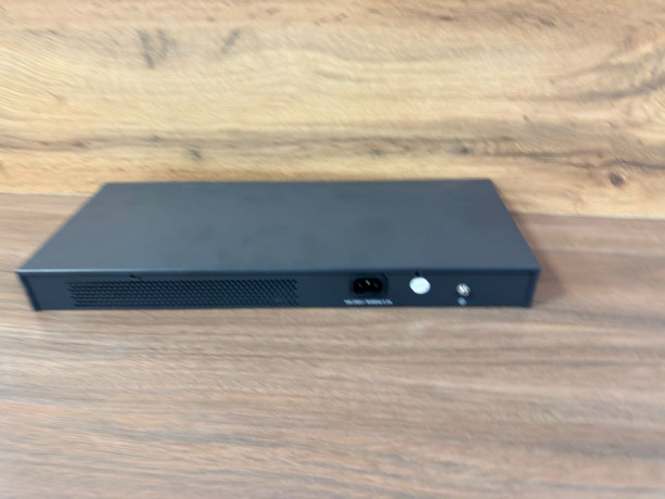 24-port-gigabite-switch-big-1