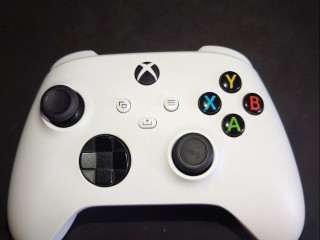 prodam-geimpad-xbox-one-sostoianie-blizkoe-k-idealu-orig-10k-srocno-almaty