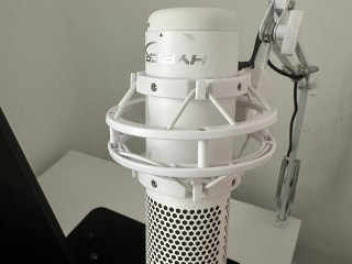 prodam-hyperx-quadcast-s-vmeste-s-pantografom
