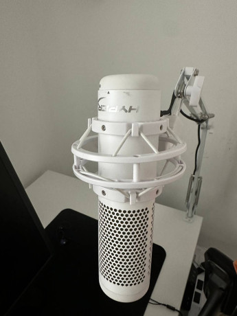 prodam-hyperx-quadcast-s-vmeste-s-pantografom-big-0